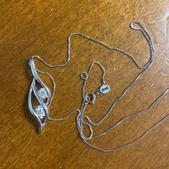 14 k gold and Diamonds necklace. - Picture 3 of 3